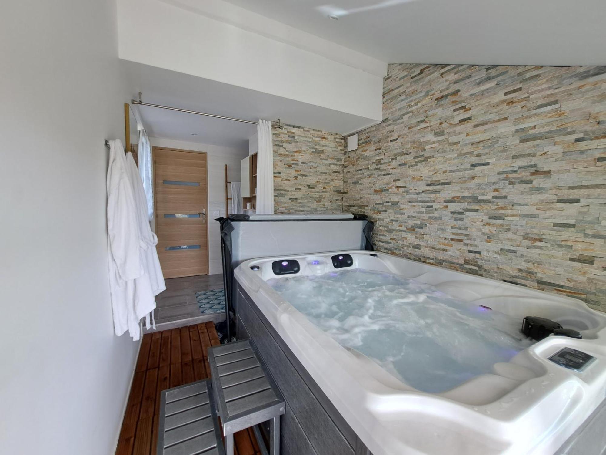 Adorelys Sejour Bien Etre - Spa Et Massage Saint-Cassien  Екстериор снимка