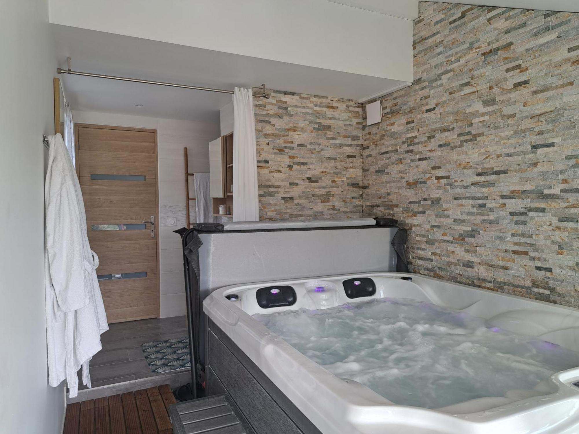 Adorelys Sejour Bien Etre - Spa Et Massage Saint-Cassien  Екстериор снимка